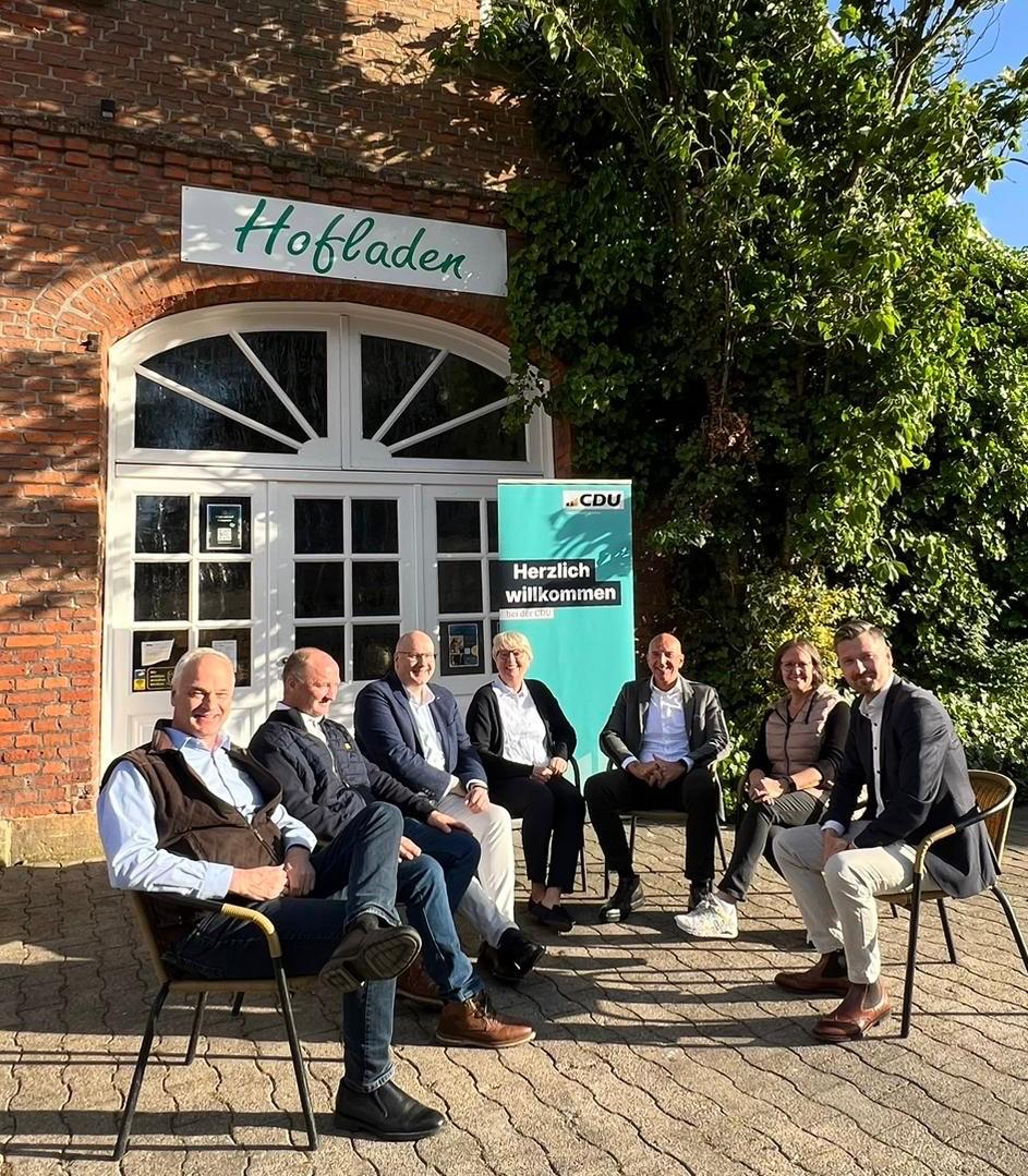 v.l.n.r.: 
Burkhard Ltke Laxen (Gastgeber)
Markus Deitermann (OU-Vorsitzender)
Hubert Brning (CDU-Ortsunion Gelmer/Dyckburg)
Susanne Schulze Bockeloh (CDU-Ratsfrau)
Georg Lunemann (CDU-Oberbrgermeisterkandidat)
Silke Busch (CDU-Bezirksbrgermeist